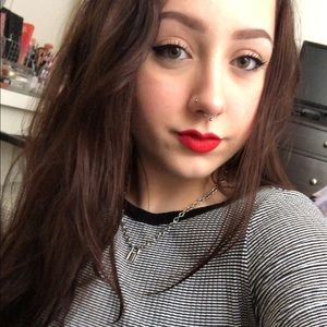 Meet your Posher, Julia